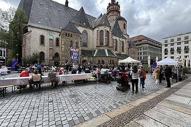 Blick auf den Nikolaikirchhof beim protesttag