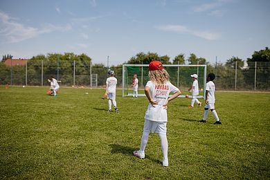 Kinder der RB Fußballschule auf dem Fußballplatz