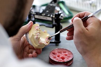 Arbeit im Fachbereich Zahntechnik