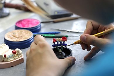 Arbeit im Fachbereich Zahntechnik