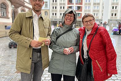 v.l.: Tobias Schmidt (Hauptgeschäftsführer*in BBW-Leipzig-Gruppe), Sabrina Koch (Koordinatorin Fachdienst, Fachbereich Behindertenhilfe der Diakonie Leipzig), Elke Baier (Frauenbeauftragte, Lindenwerkstatt Lindenau)
